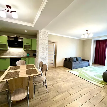 Lägenhet Chornovola липинського 28 *